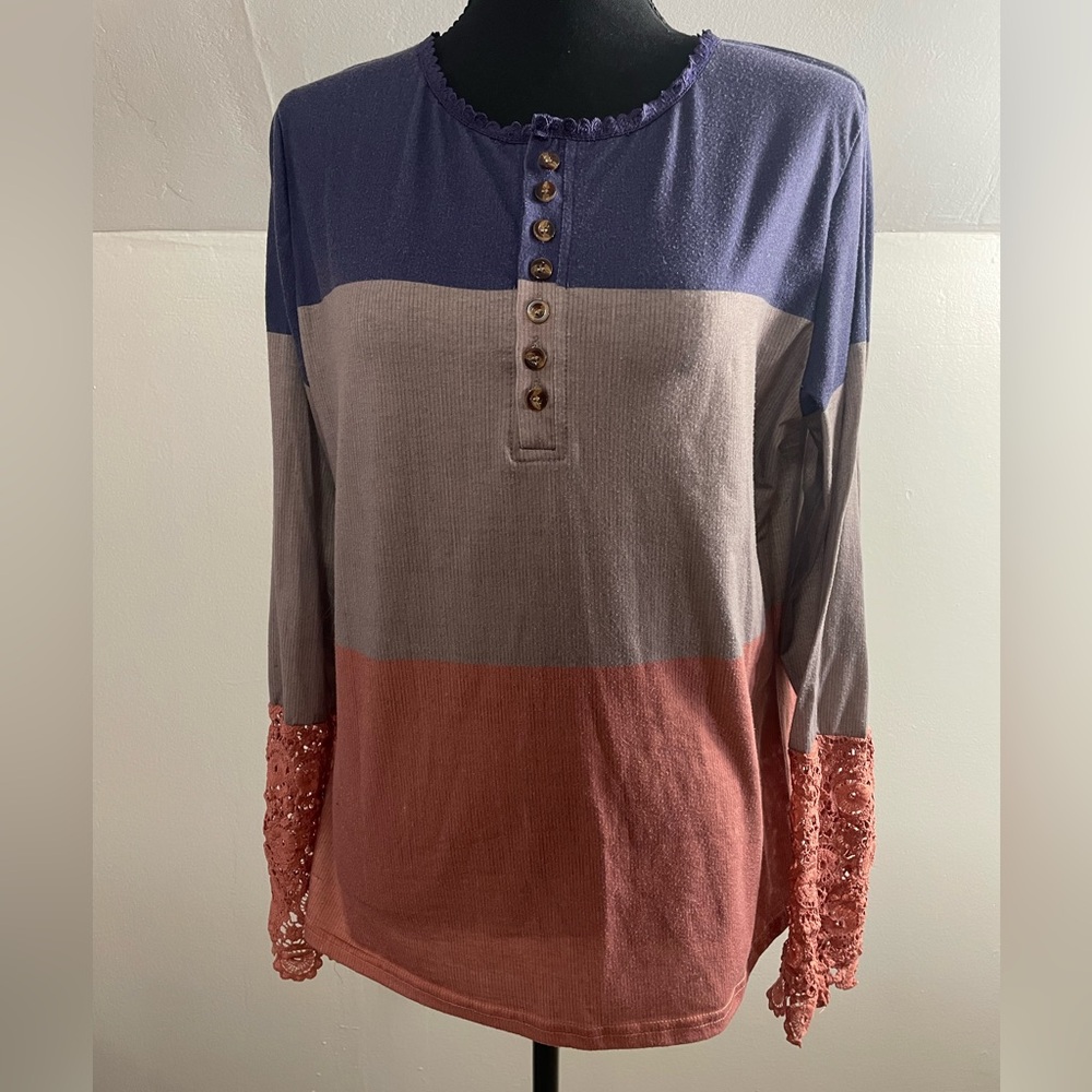 Colorblock long sleeved Henley. Size xl